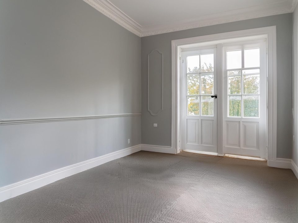 A freshly repaired drywall corner, with beautiful paint. Learn how to perform drywall corner repairs like the pros with Matthews' Painting Company!